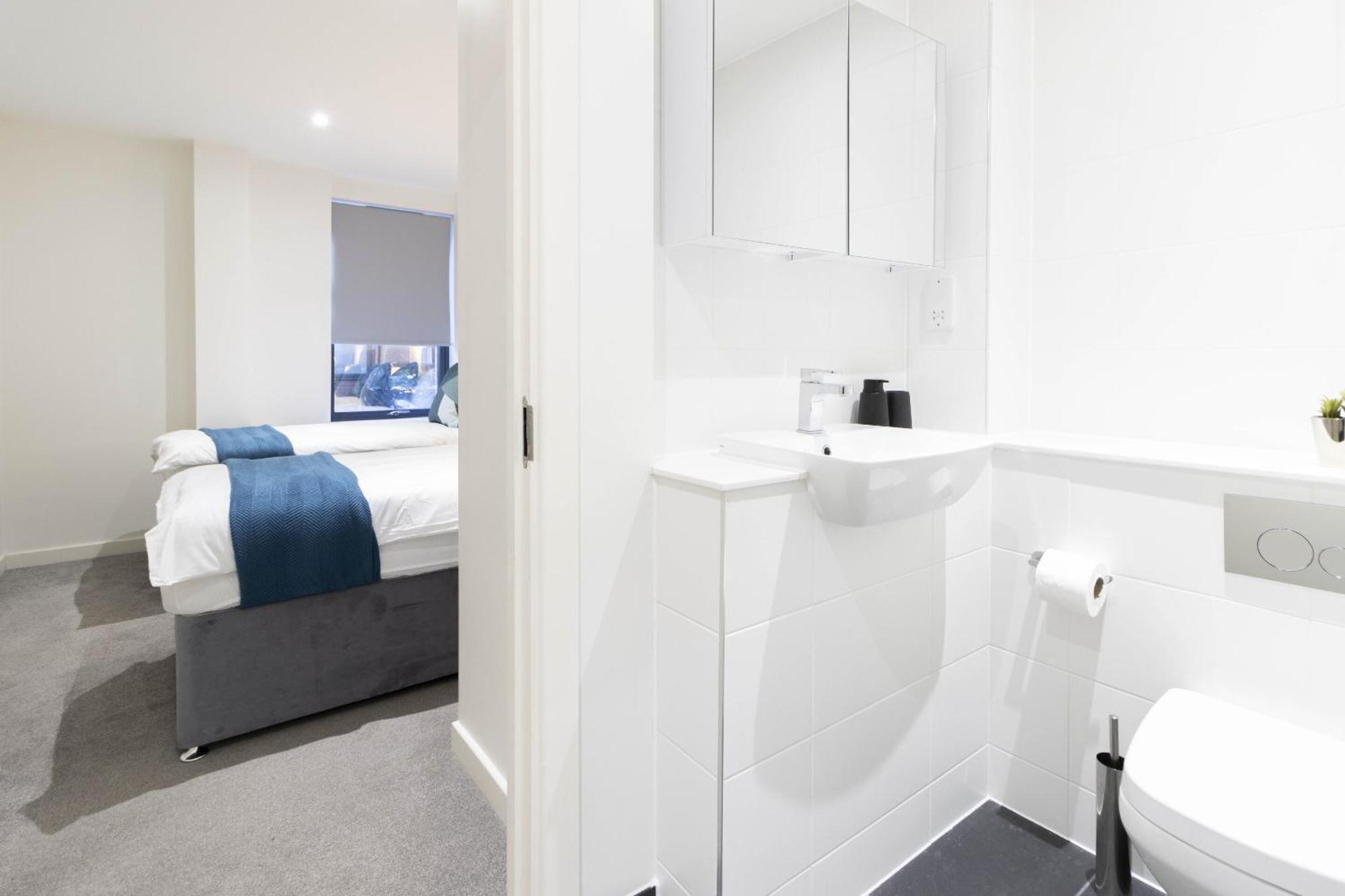 Linacre 1&2 - One And Two Bed Flat Behind The Cathedral With Free Parking And Fast Wifi Lägenhet Exeter Rum bild