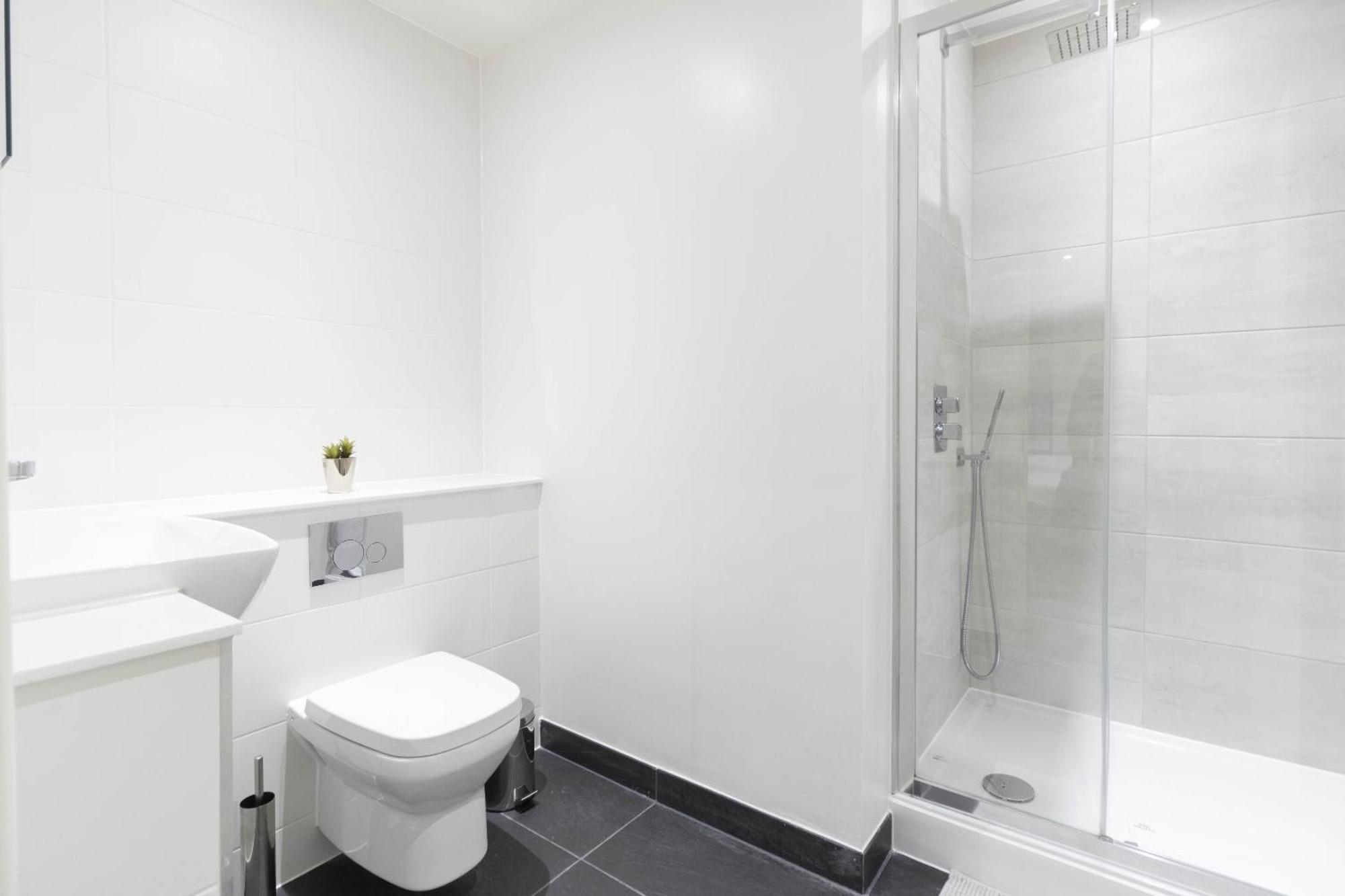 Linacre 1&2 - One And Two Bed Flat Behind The Cathedral With Free Parking And Fast Wifi Lägenhet Exeter Rum bild