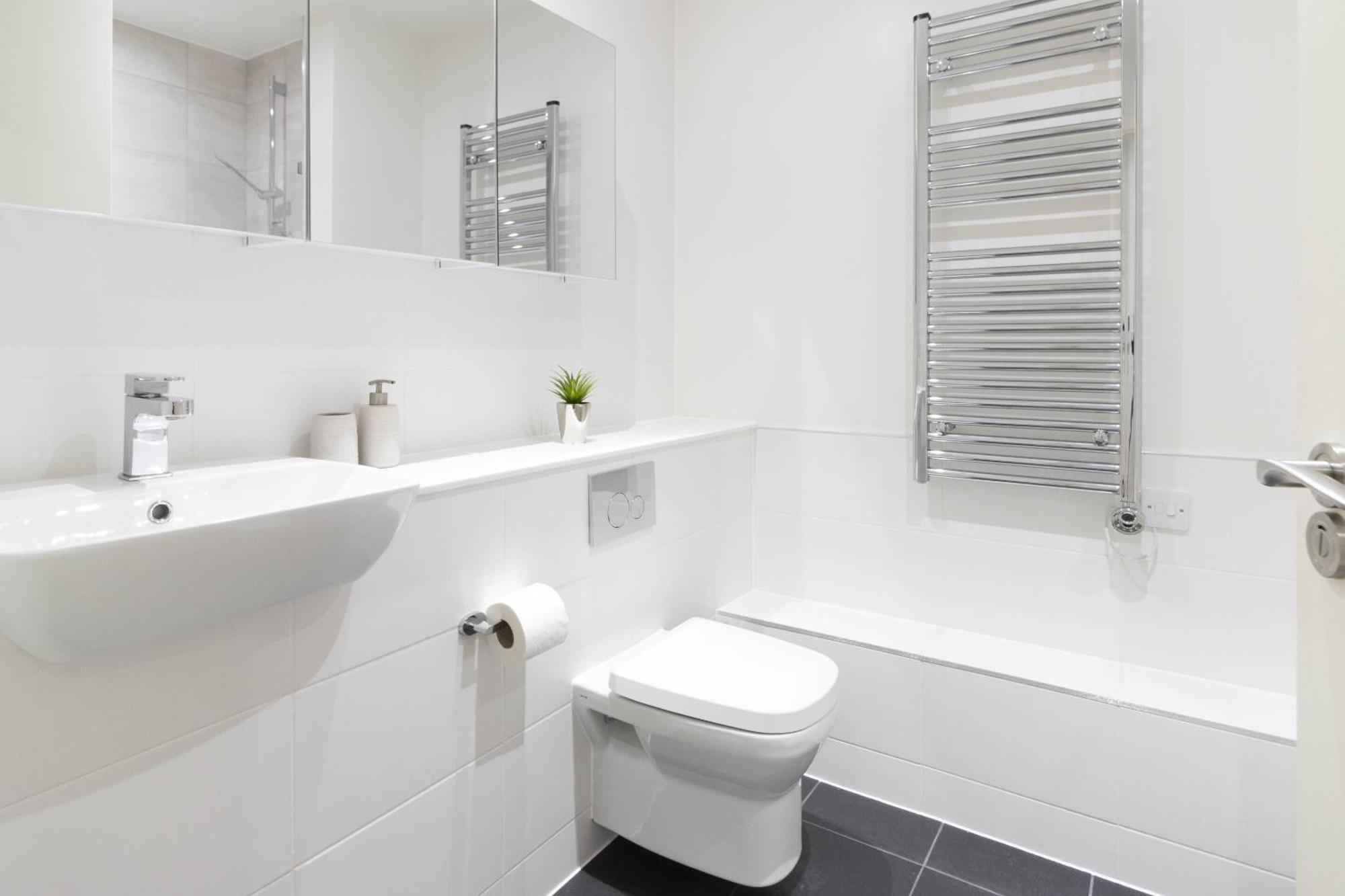 Linacre 1&2 - One And Two Bed Flat Behind The Cathedral With Free Parking And Fast Wifi Lägenhet Exeter Rum bild