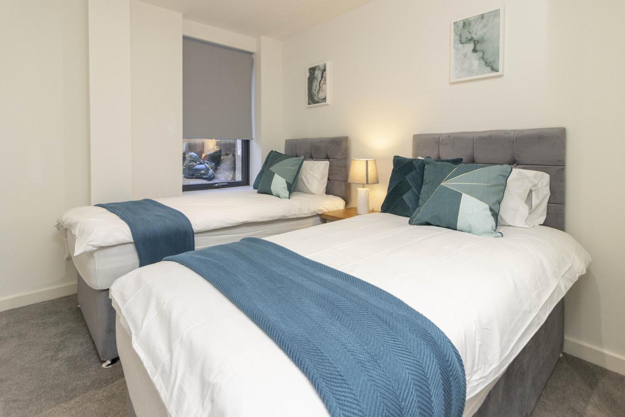 Linacre 1&2 - One And Two Bed Flat Behind The Cathedral With Free Parking And Fast Wifi Lägenhet Exeter Rum bild