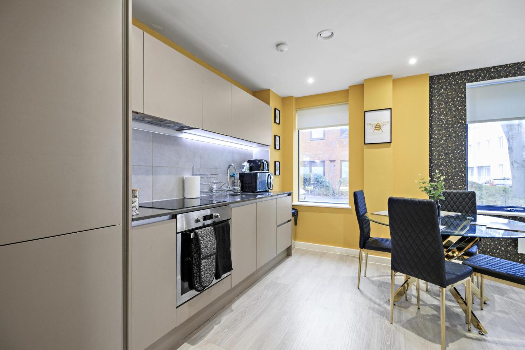 Linacre 1&2 - One And Two Bed Flat Behind The Cathedral With Free Parking And Fast Wifi Lägenhet Exeter Rum bild