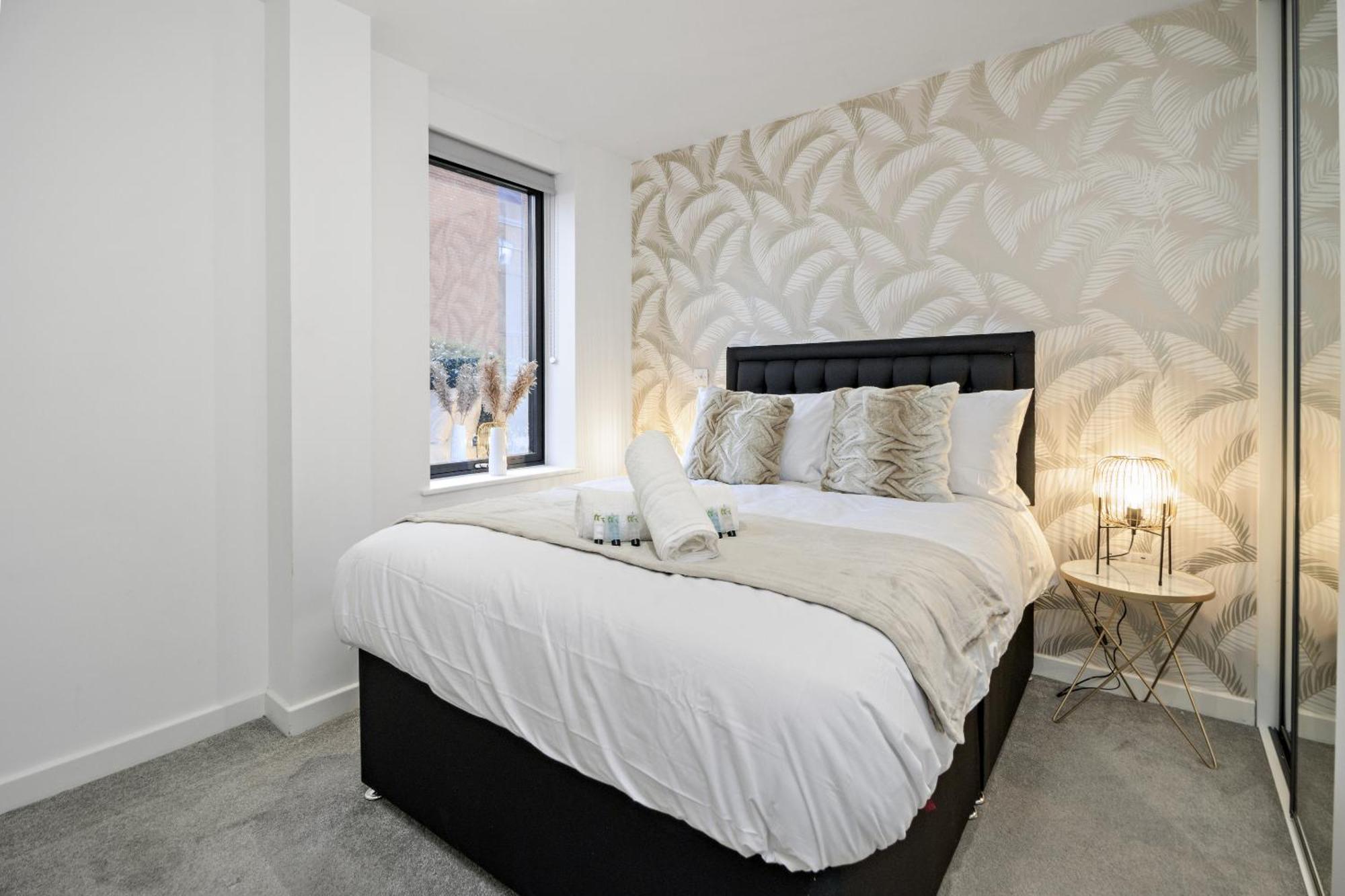Linacre 1&2 - One And Two Bed Flat Behind The Cathedral With Free Parking And Fast Wifi Lägenhet Exeter Rum bild